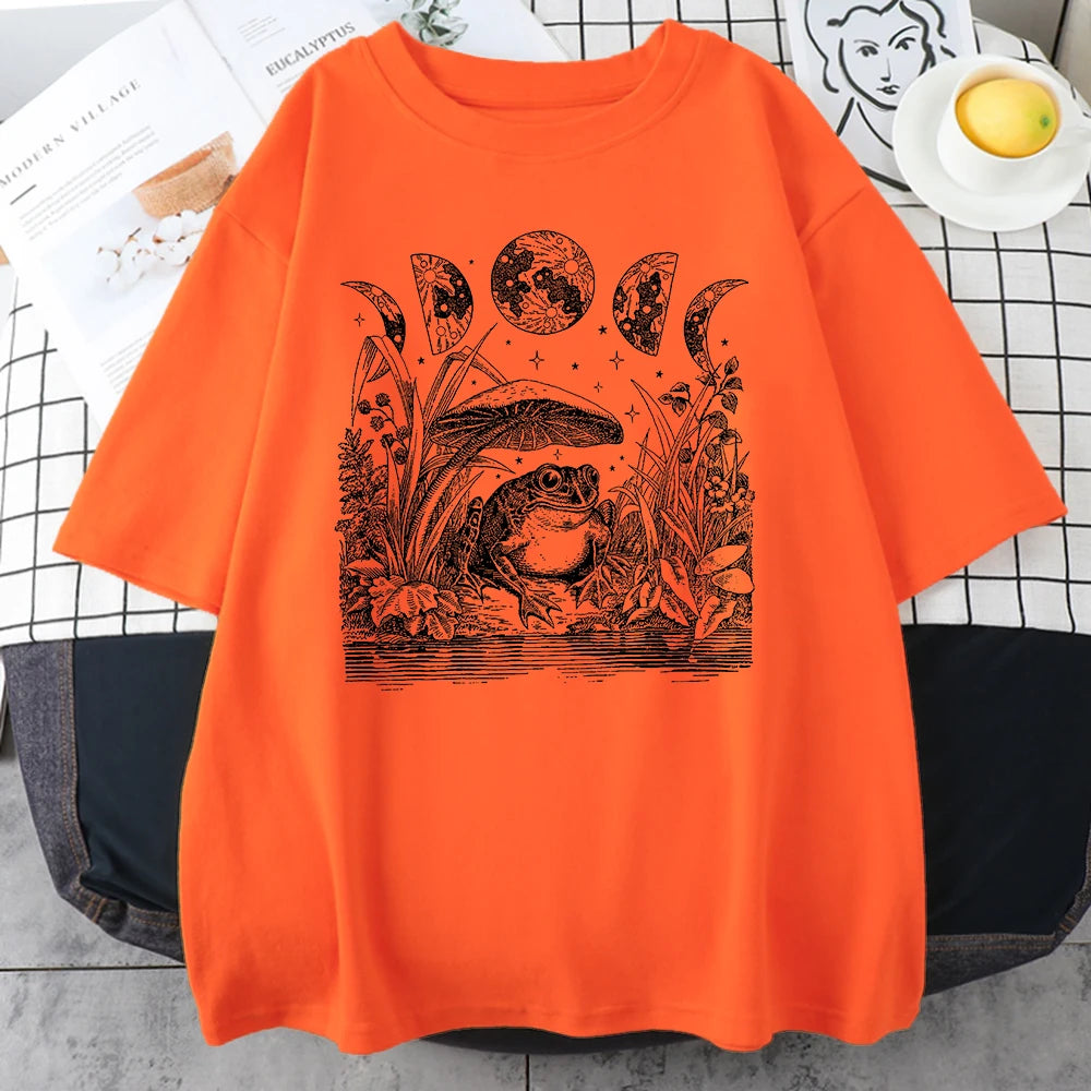 Camiseta Oversize "Mystic Frog" con Fases Lunares